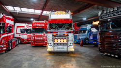 20251019-Tom-Holding-00021